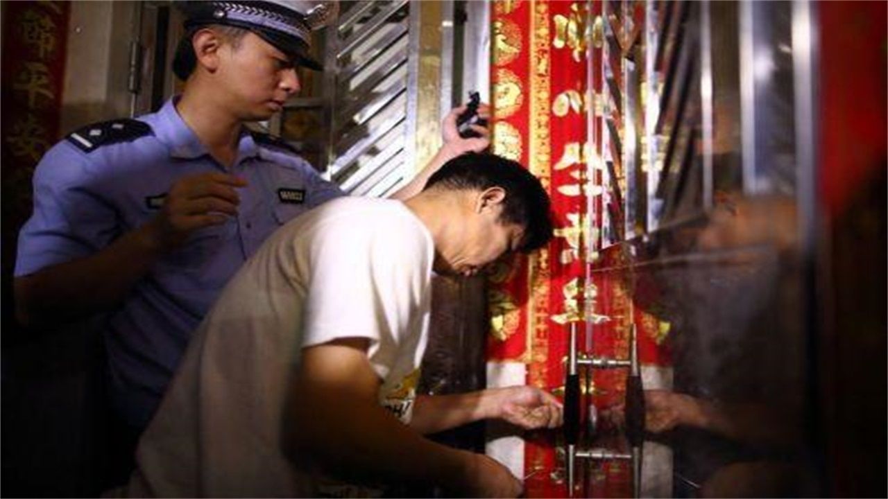 威旁乡请开锁师傅开了锁后，师傅为什么一般都不进门，就算主人请也不进去？