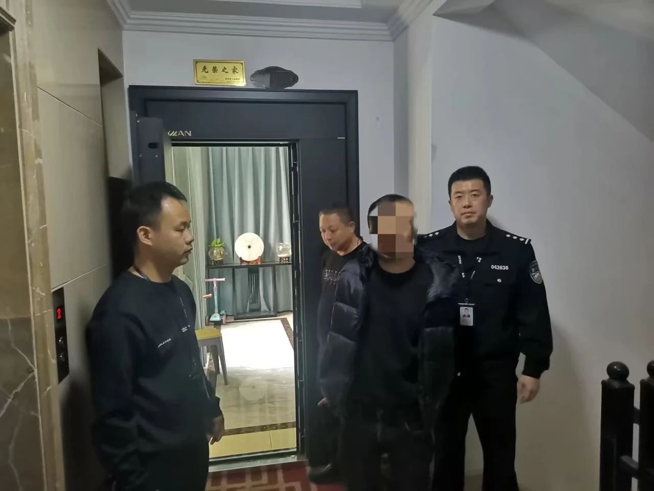 威旁乡全副伪装仍被识别！双龙公安成功抓获一名撬锁盗窃嫌疑人